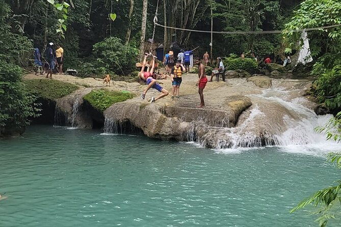dunns-river-falls-and-blue-hole-day-tour