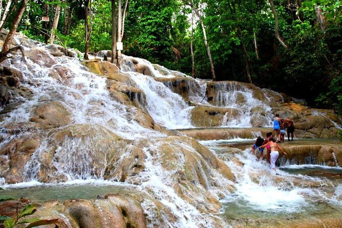 dunns-river-falls-bamboo-rafting-with-limestone-foot-massage
