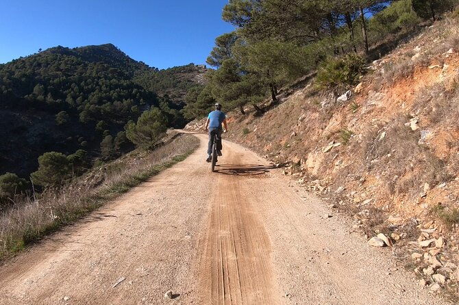 e-bike-rent-sierra-de-las-nieve-alozaina-free-gps-tracks-and-app-included