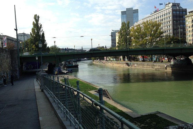 ebike-for-explorer-vienna-60min-with-guide-ride-the-bike-for-the-whole-day