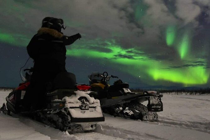 enjoy-the-aurora-show-on-top-of-the-mountain-inc-tipi-dinner