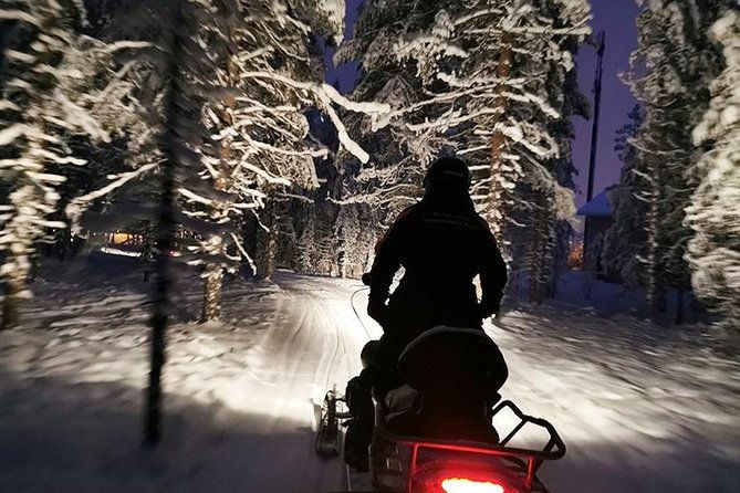evening-snowmobile-safari-in-rovaniemi