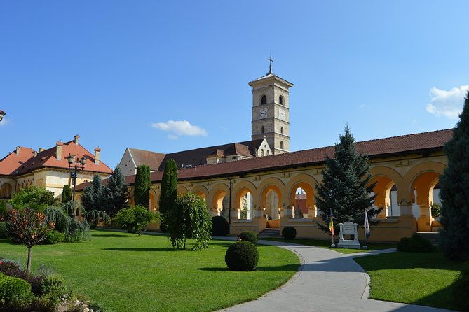 exclusive-tour-corvin-castle-alba-iulia-and-traditional-villages-from-sibiu-2