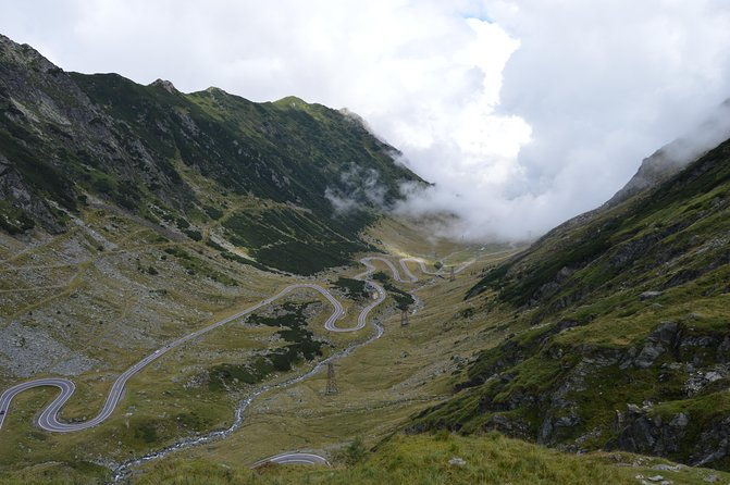 exclusive-tour-on-transfagarasan-balea-lake-balea-and-capra-waterfalls-2