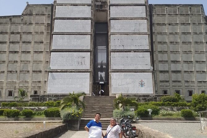 excursion-to-the-three-eyes-park-and-the-colon-lighthouse