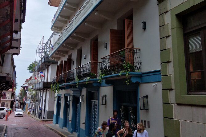 explore-casco-antiguo-experience-panama-viejo-ruins-museum