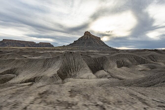 factory-butte-and-moonscape-overlook-guided-tour