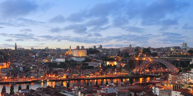 fado-dinner-show-and-night-lights-tour-in-porto