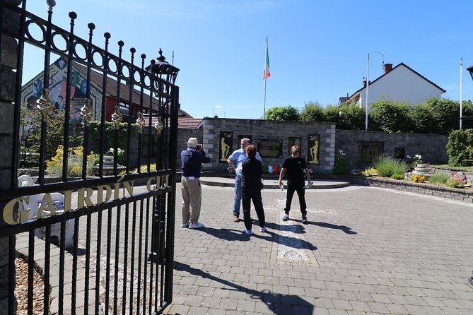 falls-road-murals-walking-tour-with-former-prisoners-2