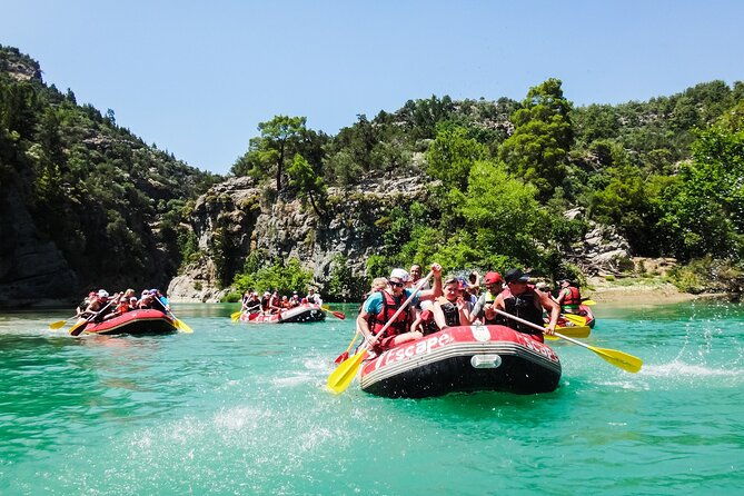 family-rafting-trip-at-koprulu-canyon-from-side