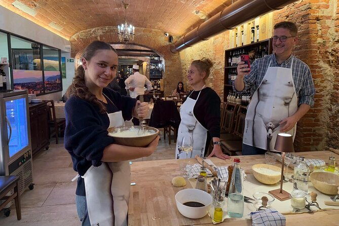 florence-cooking-class-fresh-pasta-unlimited-wine-free-aprons