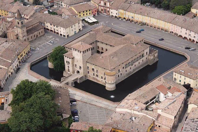 fontanellato-a-castle-and-a-labyrinth-in-parma-countryside-2