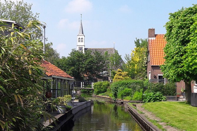 fresh-nose-tour-with-the-canoe-through-the-nature-near-amsterdam