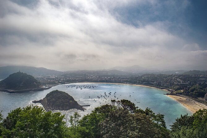 from-bilbao-gaztelugatxe-bermeo-mundaka-and-gernika-with-txakoli