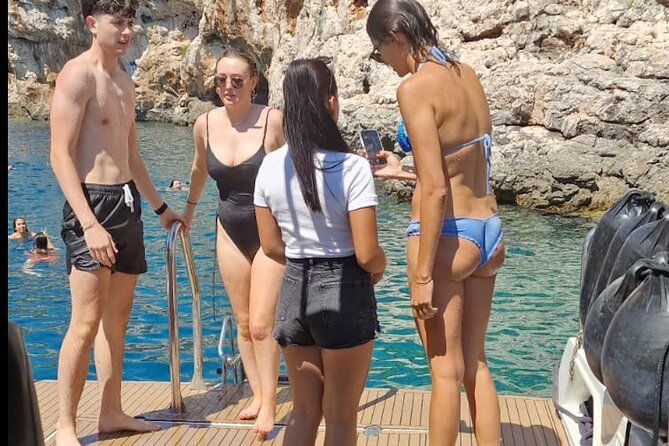 from-hvar-unforgettable-tour-to-the-island-vis-and-blue-cave