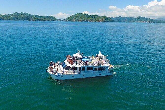 full-day-excursion-to-tortuga-island-from-puntarenas