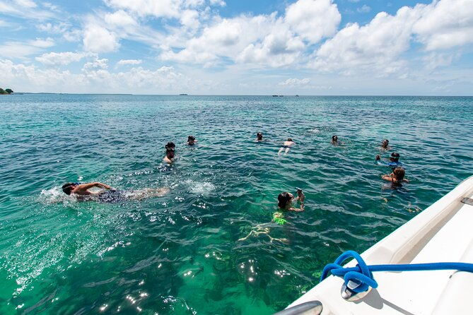 full-day-private-tour-of-the-rosario-islands-by-boat-29-30-ft