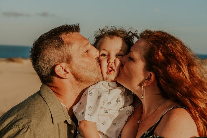 fun-and-spontaneous-family-photoshoot-corralejo-fuerteventura