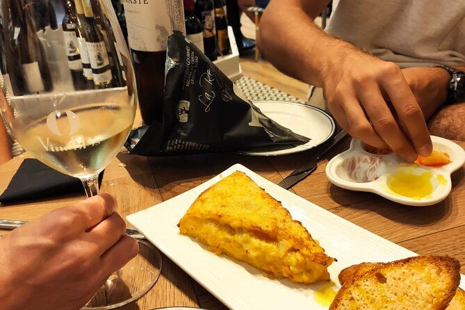 gastronomic-bike-tour-through-las-palmas-at-night