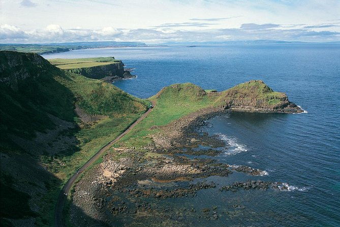 giants-causeway-and-whisky-distillery-tasting-tour-from-belfast