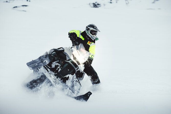glacier-rush-fast-pace-snowmobile-snomo-glacier