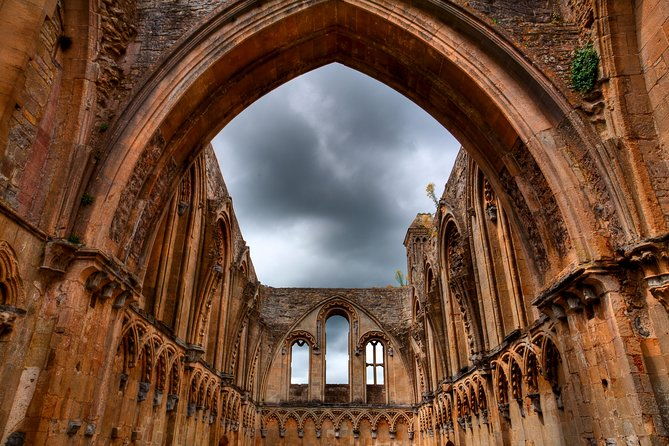 glastonbury-and-cheddar-gorge-guided-day-tour-from-london