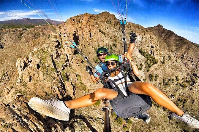 gold-paragliding-flight-including-videos-photos-t-shirt-and-a-bottle-of-cava