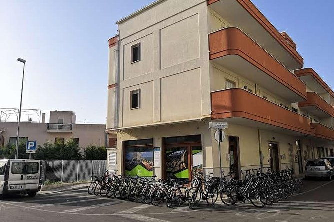 gps-tour-with-e-bike-on-cycleroute-of-acqueduct-pugliese-with-wine-tasting-directly-in-vineyards