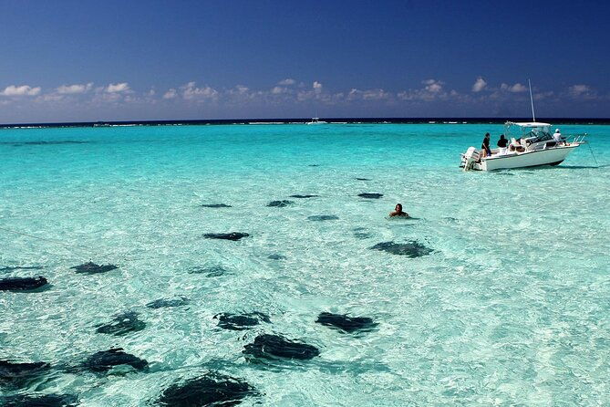 grand-cayman-reef-stingray-city-snorkeling-adventure