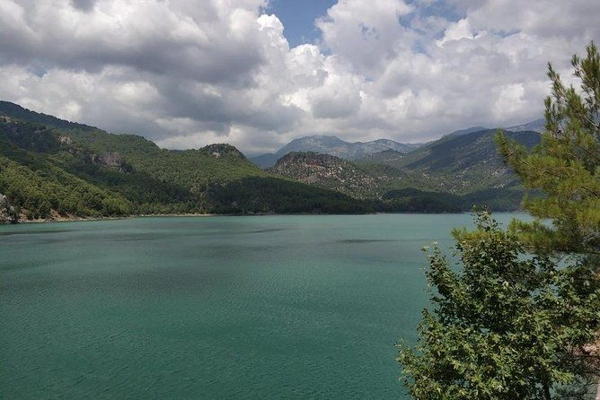 green-canyon-magic-scenic-boat-tour-for-nature-lovers