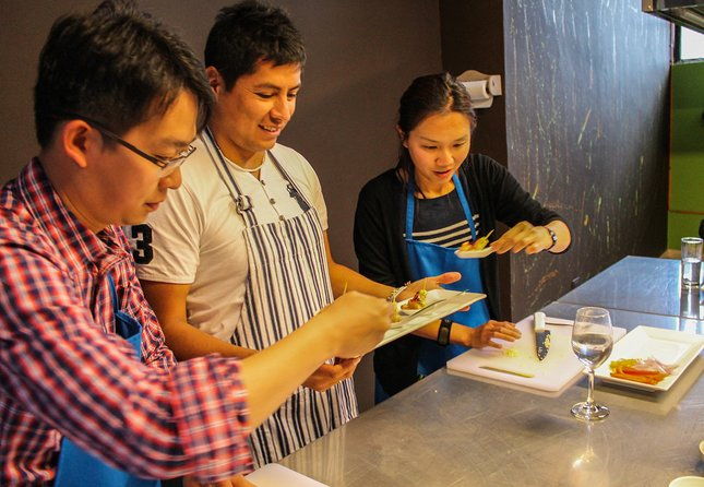 group-cooking-class-at-marcelo-batata-in-cusco