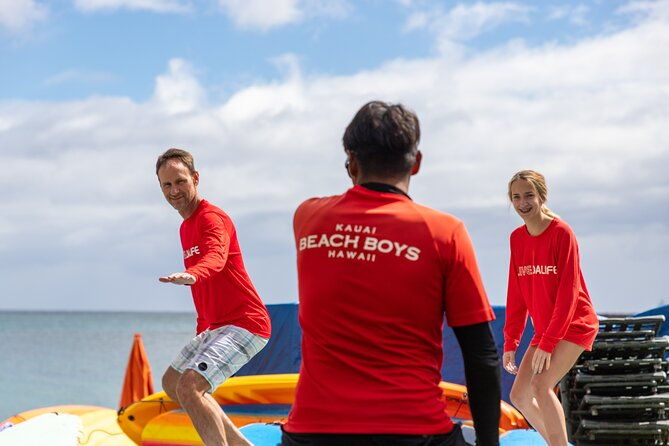 group-surf-lesson-at-kalapaki-beach