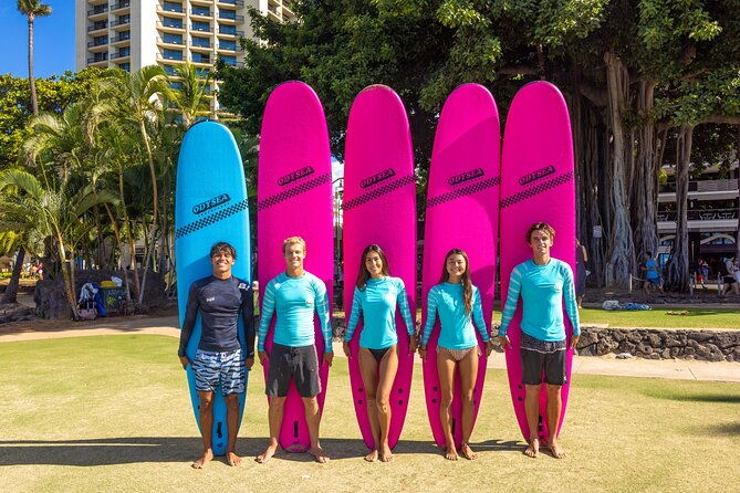 group-surf-lesson-in-the-heart-of-waikiki