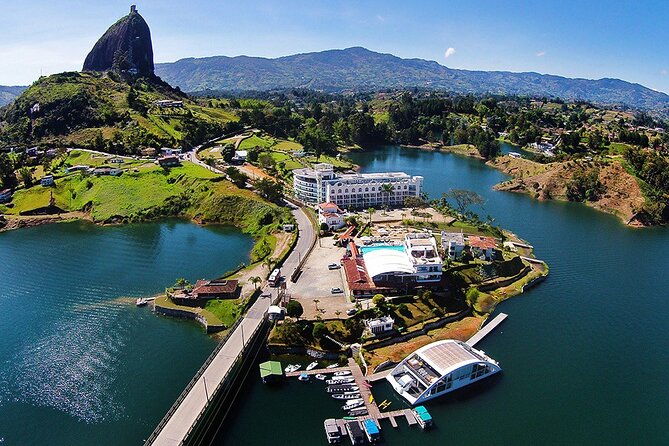 guatape-rock-del-penol-excursion-gastronomic-tour-and-cruise-on-the-dam