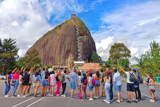guatape-tour-piedra-del-penol-with-boat-tour-breakfast-lunch