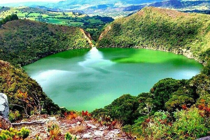 guatavita-lake-town-from-bogota