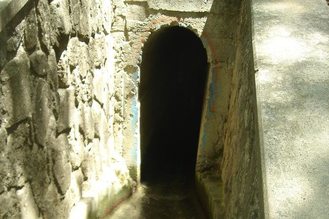 guided-bus-trip-to-lindos-village-7-springs