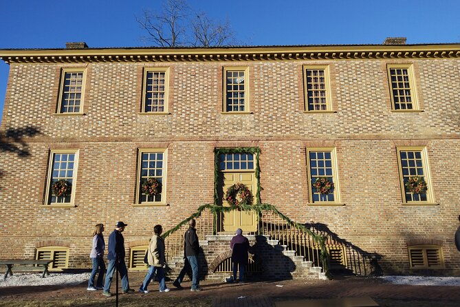 guided-colonial-christmas-tour-in-williamsburg-2