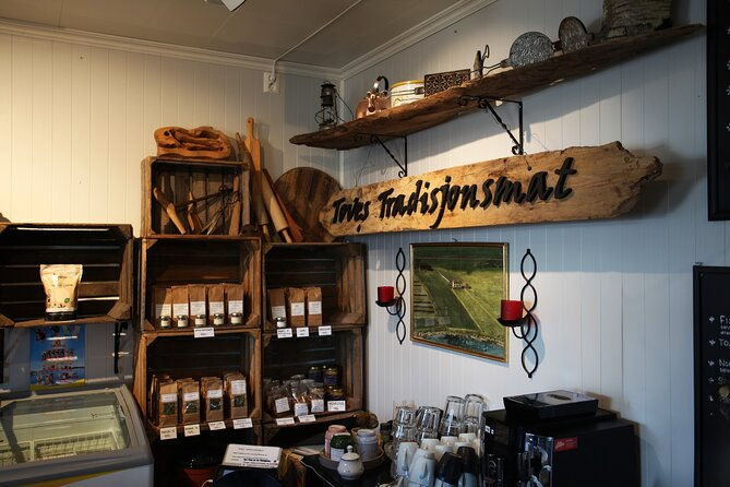 guided-easy-snowshoeing-with-a-visit-to-local-cafe