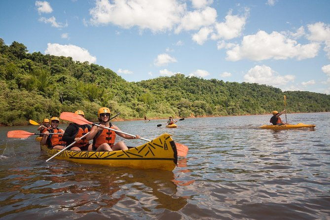 guided-expedition-with-canoeing-and-waterfalls-in-iguacu
