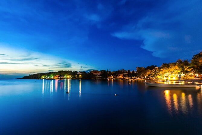 guided-night-snorkeling-in-roatan