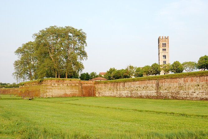guided-tour-of-lucca-by-e-bike-or-city-bike