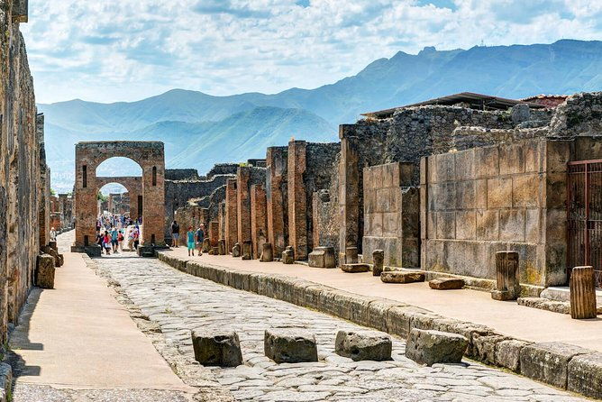 guided-tour-of-the-archaeological-excavations-of-pompeii