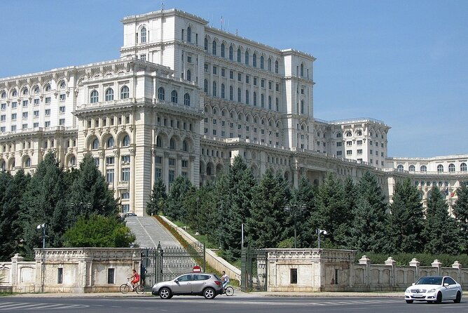guided-walking-tour-in-bucharest