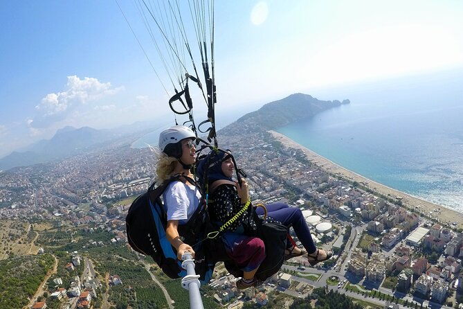halal-tandem-paragliding-with-licensed-woman-pilot-in-alanya