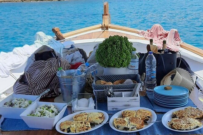 half-day-boat-tour-from-naoussa-port-and-bay