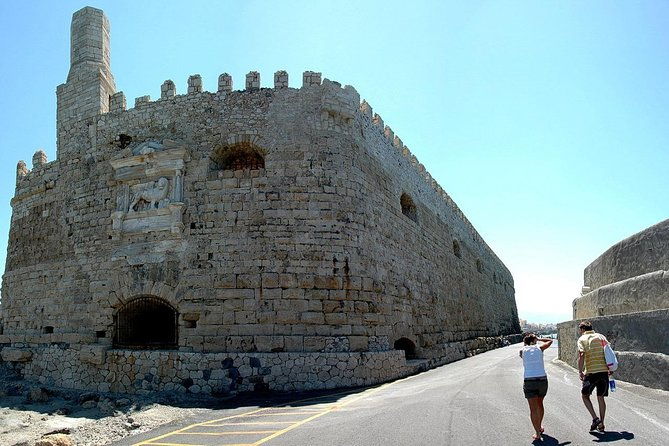 half-day-private-tour-to-knossos-palace-skip-the-line-panoramic-city-tour