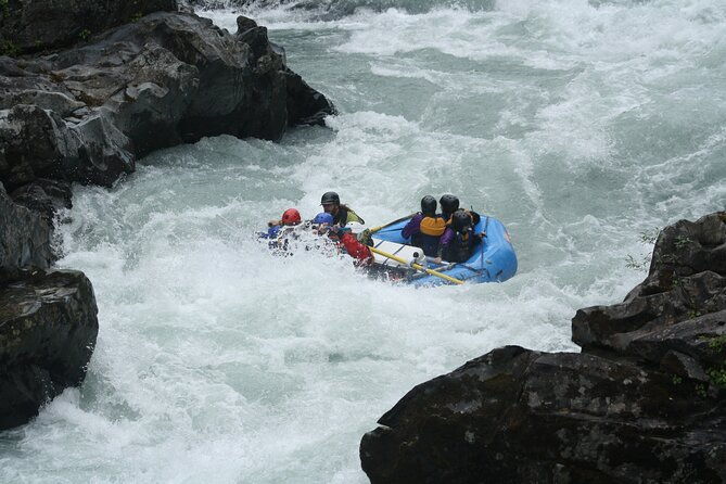 half-day-two-canyon-six-mile-creek-whitewater-rafting