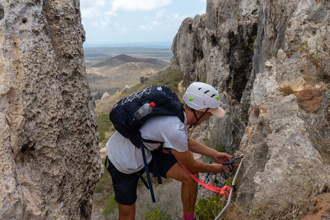 half-or-full-day-climbing-trip-at-the-tafelberg-curacao