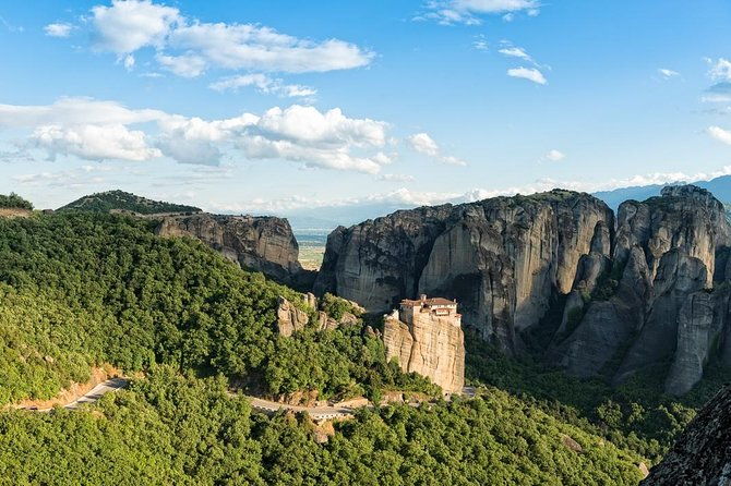 hiking-in-magnificent-meteora